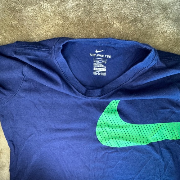 Nike short sleeve blue shirt - Picture 4 of 4